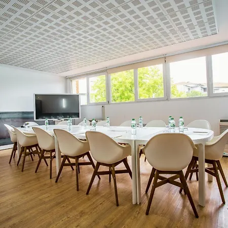 Sporting House Готель Тулуза